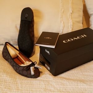 Coach Bea Signature Flat, Size 7-7.5
